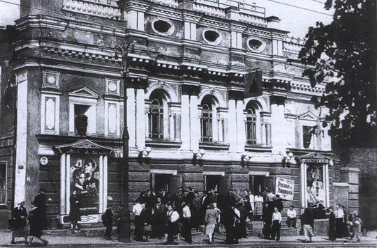 В 2018 году на здании художественно-графического факультета Курского государственного университета была установлена мемориальная доска, посвященная выдающемуся курскому архитектору, скульптору и художнику Алексею... В 2018 году на здании художественно-графического факультета Курского государственного университета была установлена мемориальная доска, посвященная выдающемуся курскому архитектору, скульптору и художнику Алексею...