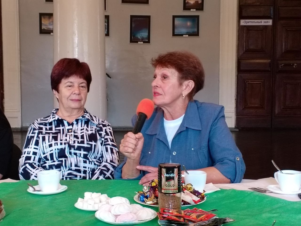 Женская группа участниц проекта «Курское долголетие» г. Щигры, занимающихся в клубе аэробики при городском Доме культуры, приняла участие в работе отчетно-выборной конференции местного отделения Союза женщин России Женская группа участниц проекта «Курское долголетие» г. Щигры, занимающихся в клубе аэробики при городском Доме культуры, приняла участие в работе отчетно-выборной конференции местного отделения Союза женщин России