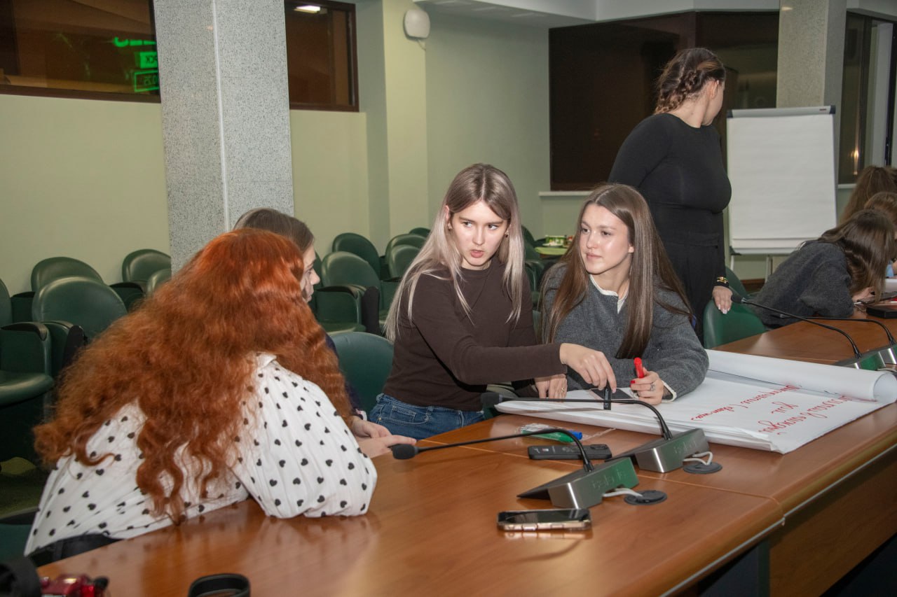 Участников «Школы атомных коммуникаций MediaSkills» познакомили с работой корпоративных СМИ Участников «Школы атомных коммуникаций MediaSkills» познакомили с работой корпоративных СМИ