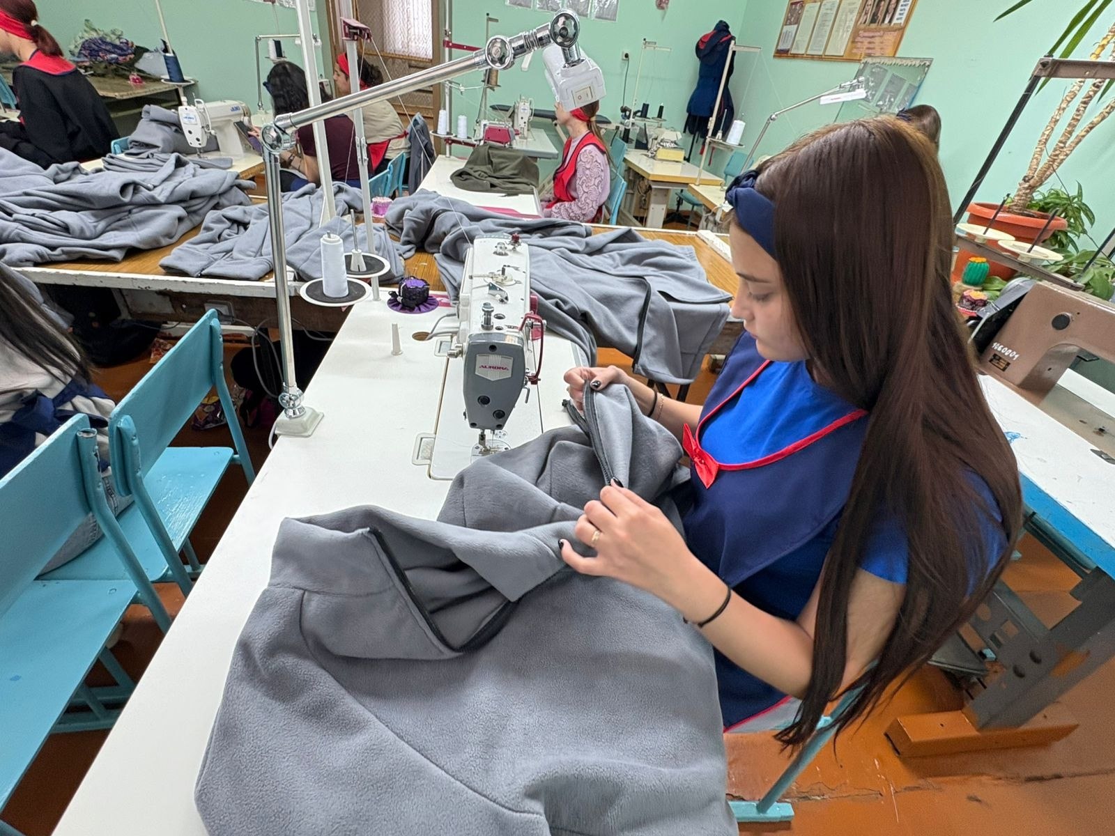 Первые из первичного отделения Фатежского филиала Дмитриевского агротехнологического колледжа ежедневно оказывают помощь нашим защитникам Первые из первичного отделения Фатежского филиала Дмитриевского агротехнологического колледжа ежедневно оказывают помощь нашим защитникам