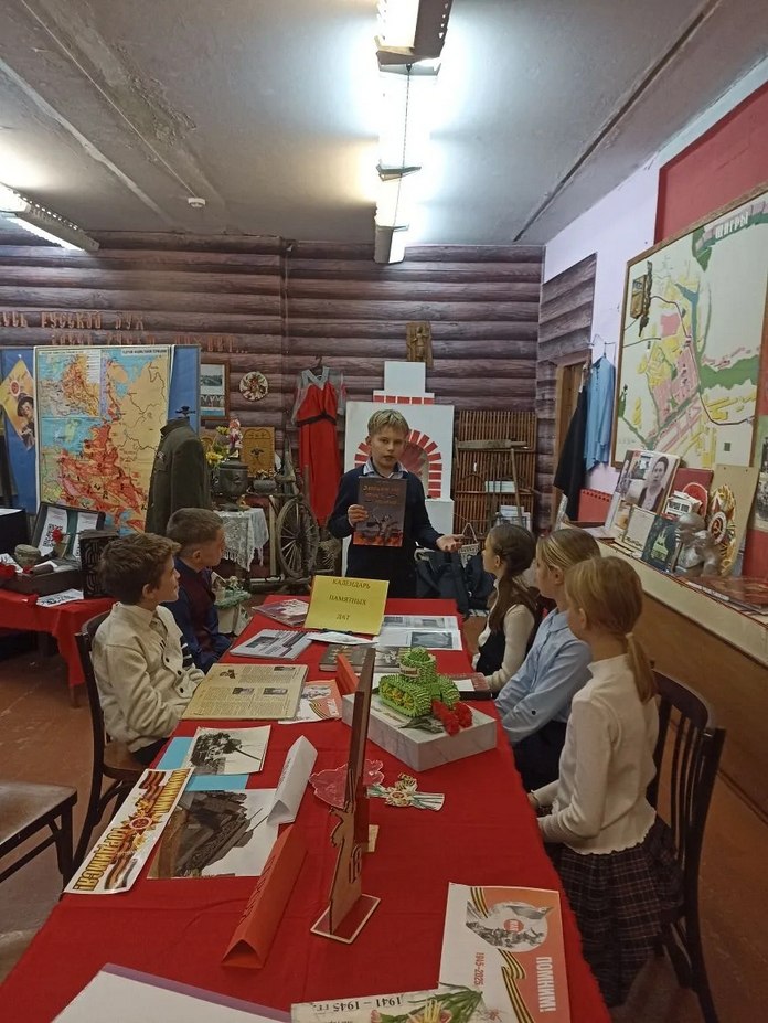 В дни осенних каникул в Музее боевой и трудовой славы СОШ №2 состоялась интересная встреча под названием «Россия начиналась не с меча» В дни осенних каникул в Музее боевой и трудовой славы СОШ №2 состоялась интересная встреча под названием «Россия начиналась не с меча»