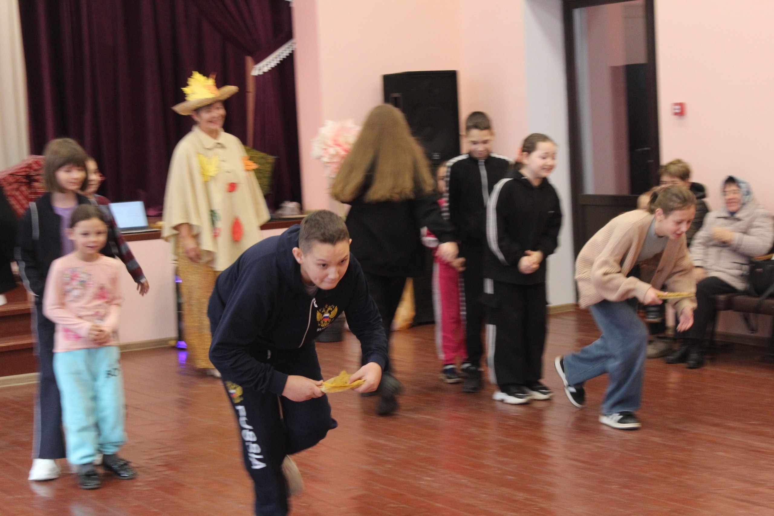 В Котовском ДК прошло праздничное мероприятие "Осенние забавы" В Котовском ДК прошло праздничное мероприятие "Осенние забавы"