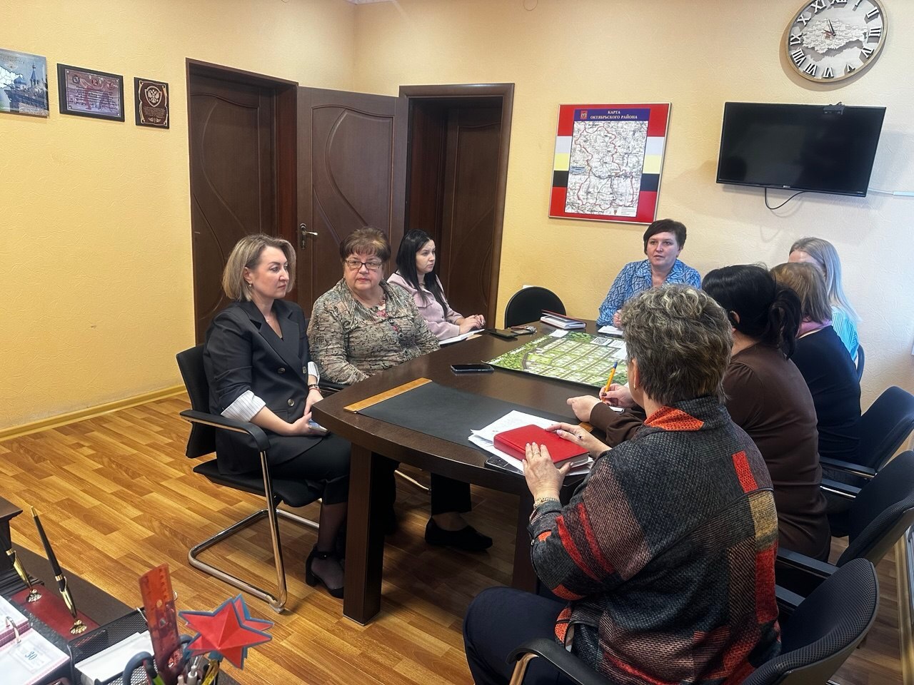 Сегодня, 31 октября 2025 года, в администрации Октябрьского района прошло важное событие – заседание по подготовке к празднованию юбилея района Сегодня, 31 октября 2025 года, в администрации Октябрьского района прошло важное событие – заседание по подготовке к празднованию юбилея района
