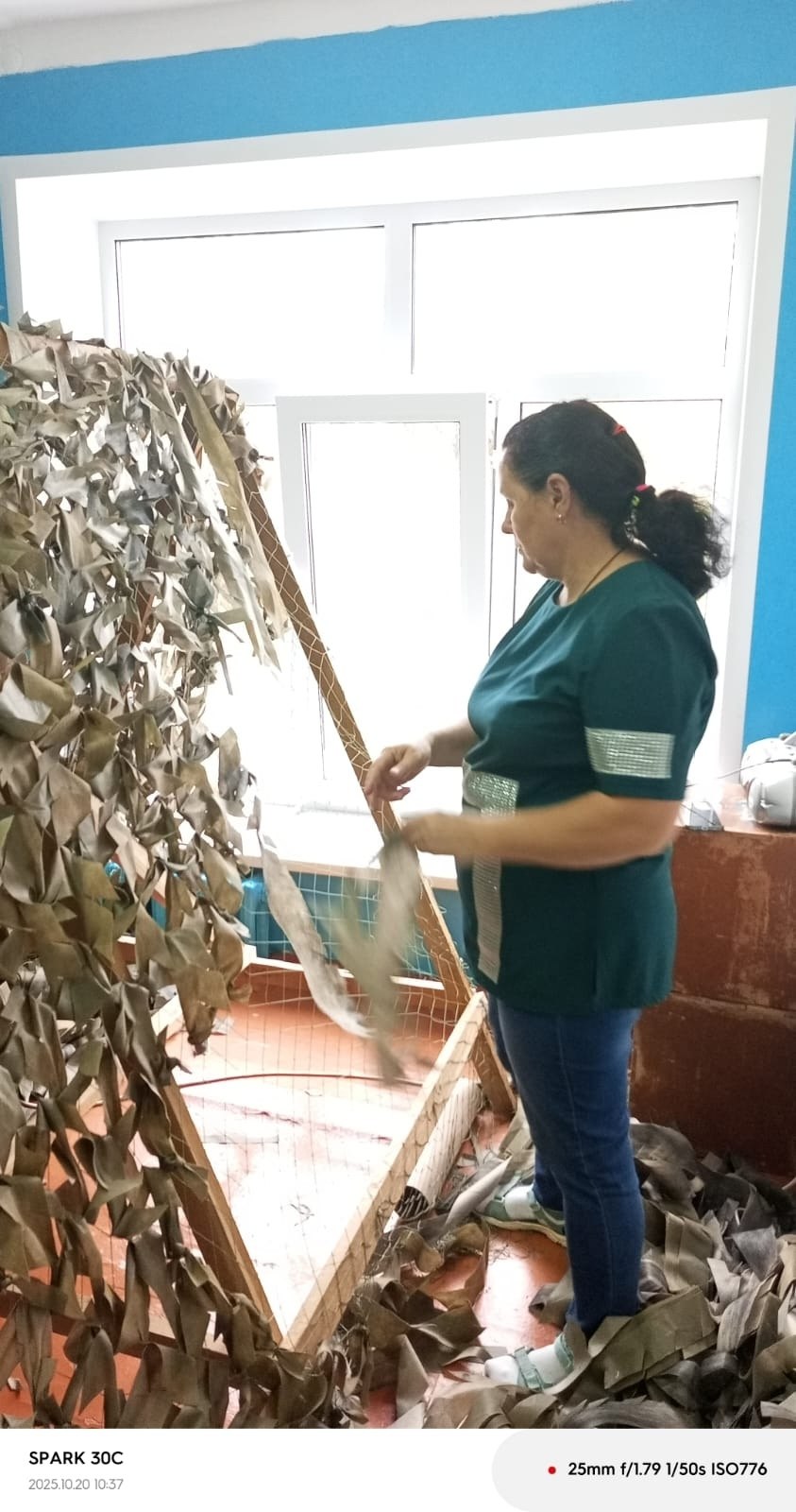 Плетение масксетей - дело кропотливое, в каждую её ячейку вплетается руками доброта и любовь, поэтому такая защита надёжней любой брони Плетение масксетей - дело кропотливое, в каждую её ячейку вплетается руками доброта и любовь, поэтому такая защита надёжней любой брони