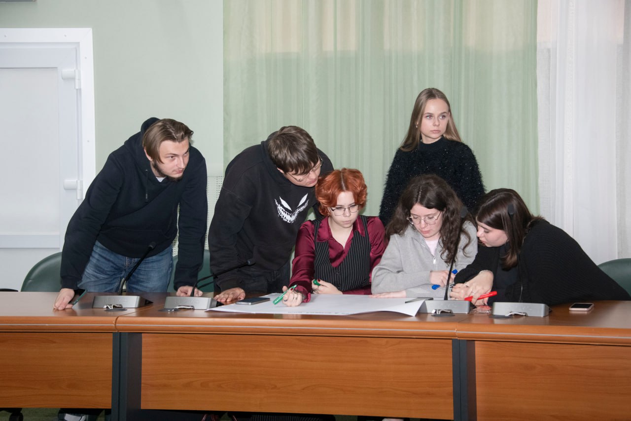 Участников «Школы атомных коммуникаций MediaSkills» познакомили с работой корпоративных СМИ Участников «Школы атомных коммуникаций MediaSkills» познакомили с работой корпоративных СМИ