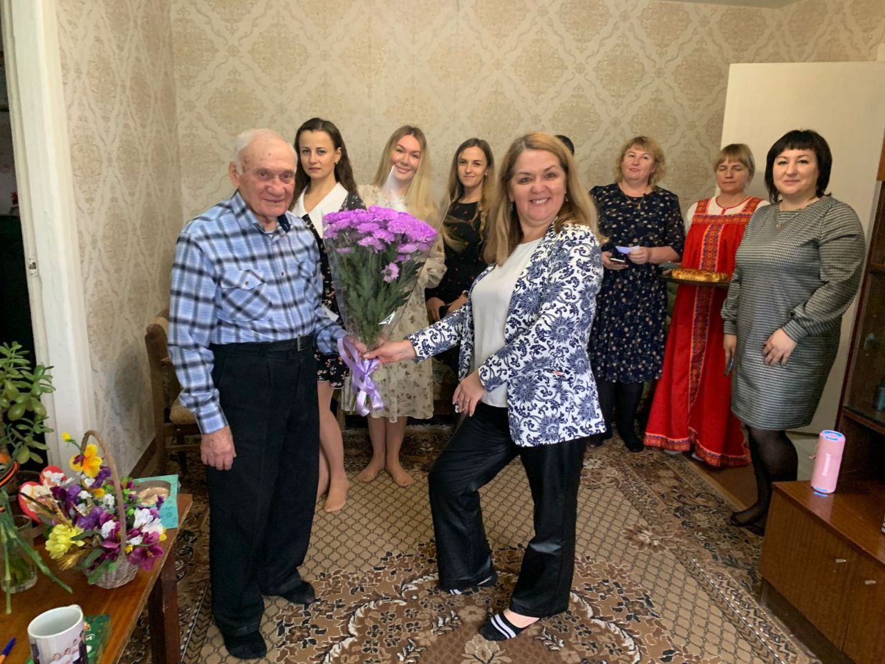 Юбилей Человека с большой буквы: педагоги детского сада № 21 поздравили ветерана войны Юбилей Человека с большой буквы: педагоги детского сада № 21 поздравили ветерана войны