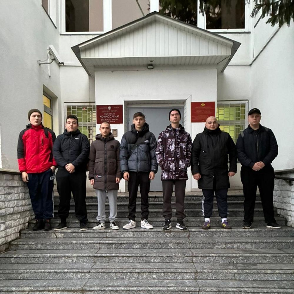 В Фатежском военкомате состоялась очередная отправка новобранцев в ряды Российской Армии