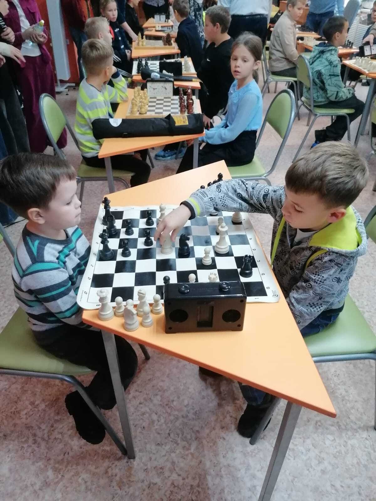 В целях развития физкультурно-оздоровительной и спортивно-массовой работы, популяризации и формирования устойчивого интереса к игре в шахматы среди обучающихся общеобразовательных организаций Октябрьского района Курской... В целях развития физкультурно-оздоровительной и спортивно-массовой работы, популяризации и формирования устойчивого интереса к игре в шахматы среди обучающихся общеобразовательных организаций Октябрьского района Курской...