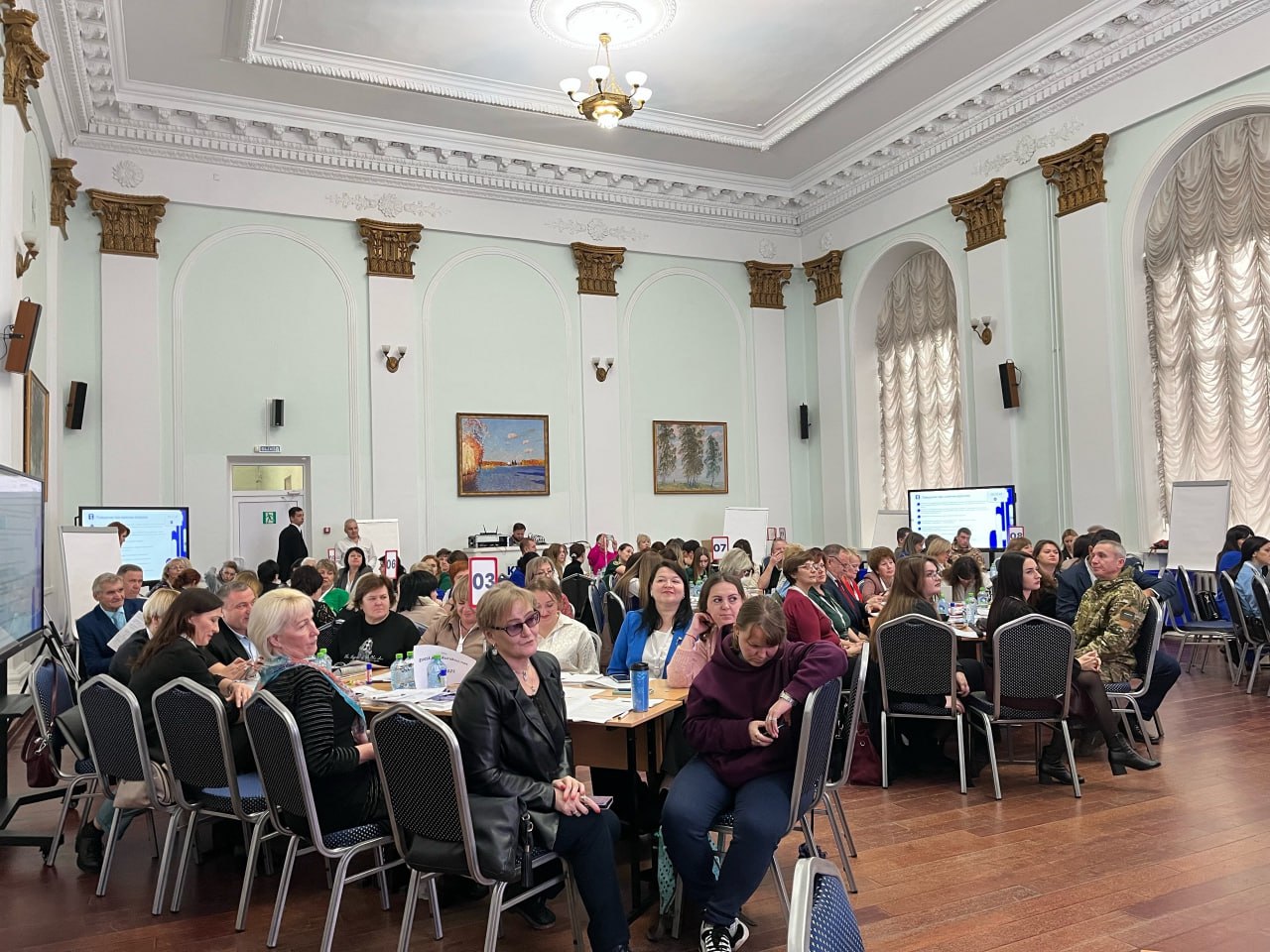 В Курской области наградили соцкоординаторов, работающих с участниками СВО и их семьями В Курской области наградили соцкоординаторов, работающих с участниками СВО и их семьями