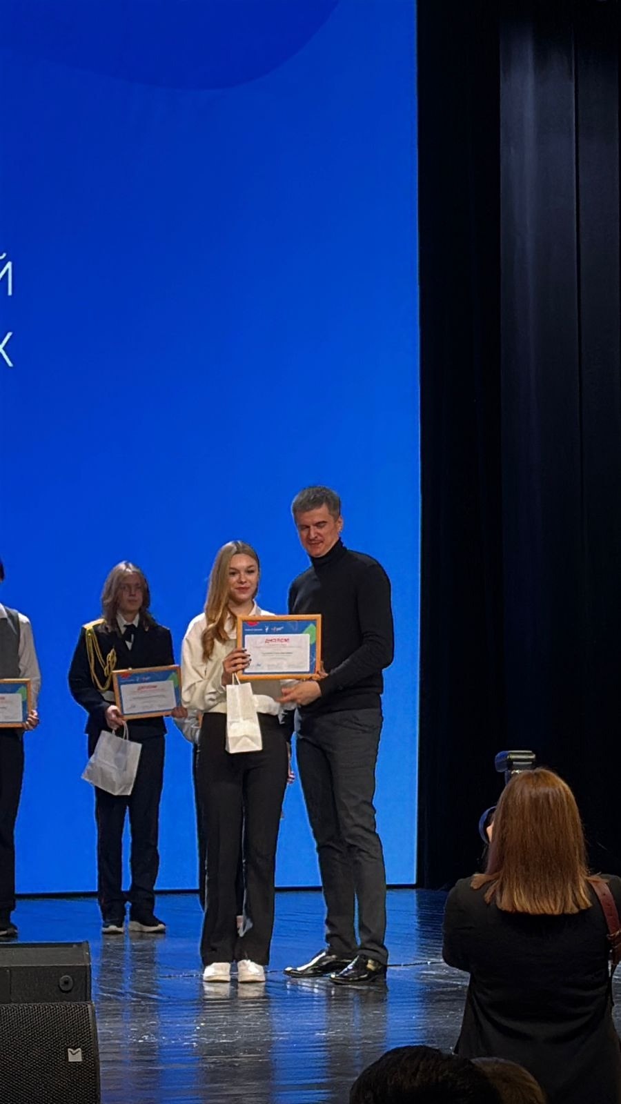 В областном Дворце молодежи прошла церемония награждения победителей Литературного конкурса «Ценности молодежи – ценности России» В областном Дворце молодежи прошла церемония награждения победителей Литературного конкурса «Ценности молодежи – ценности России»