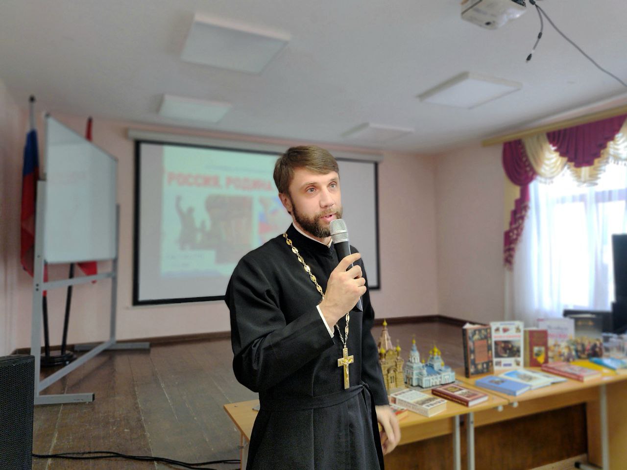 В Курском базовом медицинском колледже прошла историко-патриотическая программа ко Дню народного единства В Курском базовом медицинском колледже прошла историко-патриотическая программа ко Дню народного единства