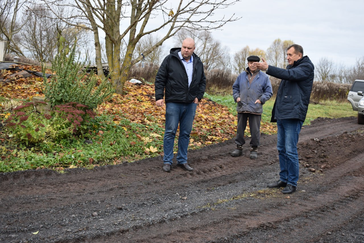 Александр Фролков: Вместе с директором Управления районного хозяйства Александром Кулаковым побывали с рабочей поездкой в слободе Михайловке, селах Веретенино, Рышково и Троицкое