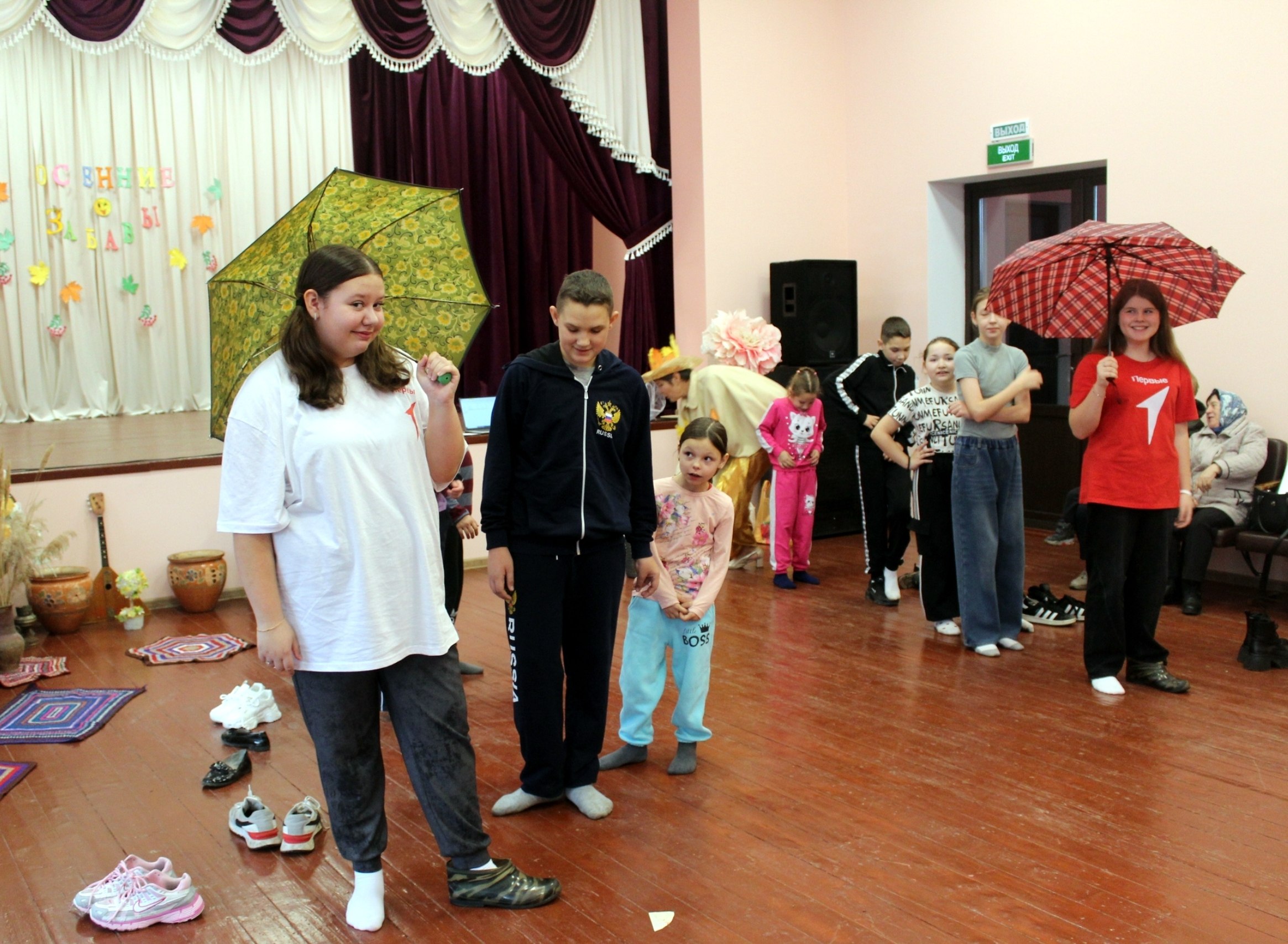 В Котовском ДК прошло праздничное мероприятие "Осенние забавы" В Котовском ДК прошло праздничное мероприятие "Осенние забавы"