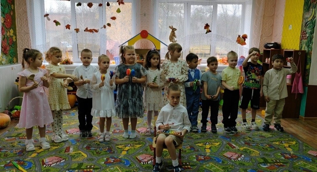 Традиционно, в октябре, в детском саду "Колокольчик" прошёл праздник осени, в котором приняли активное участие дети всех возрастных групп Традиционно, в октябре, в детском саду "Колокольчик" прошёл праздник осени, в котором приняли активное участие дети всех возрастных групп