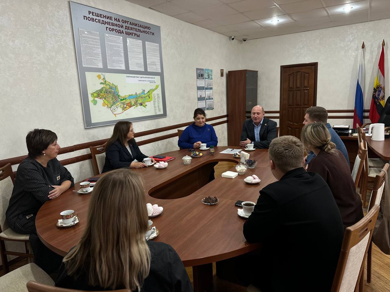 Сергей Черников: А каким ярким было музыкальное сопровождение! В исполнении ансамбля «Отрада», руководитель Татьяна Суворова прозвучала прекрасная песня «Курский край» (слова и музыка Ларисы Фроловой), которая тронула до... Сергей Черников: А каким ярким было музыкальное сопровождение! В исполнении ансамбля «Отрада», руководитель Татьяна Суворова прозвучала прекрасная песня «Курский край» (слова и музыка Ларисы Фроловой), которая тронула до...