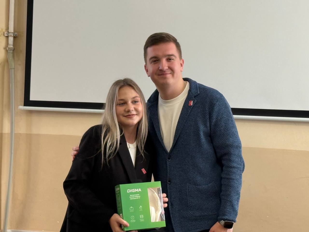 Сергей Черников: А каким ярким было музыкальное сопровождение! В исполнении ансамбля «Отрада», руководитель Татьяна Суворова прозвучала прекрасная песня «Курский край» (слова и музыка Ларисы Фроловой), которая тронула до... Сергей Черников: А каким ярким было музыкальное сопровождение! В исполнении ансамбля «Отрада», руководитель Татьяна Суворова прозвучала прекрасная песня «Курский край» (слова и музыка Ларисы Фроловой), которая тронула до...