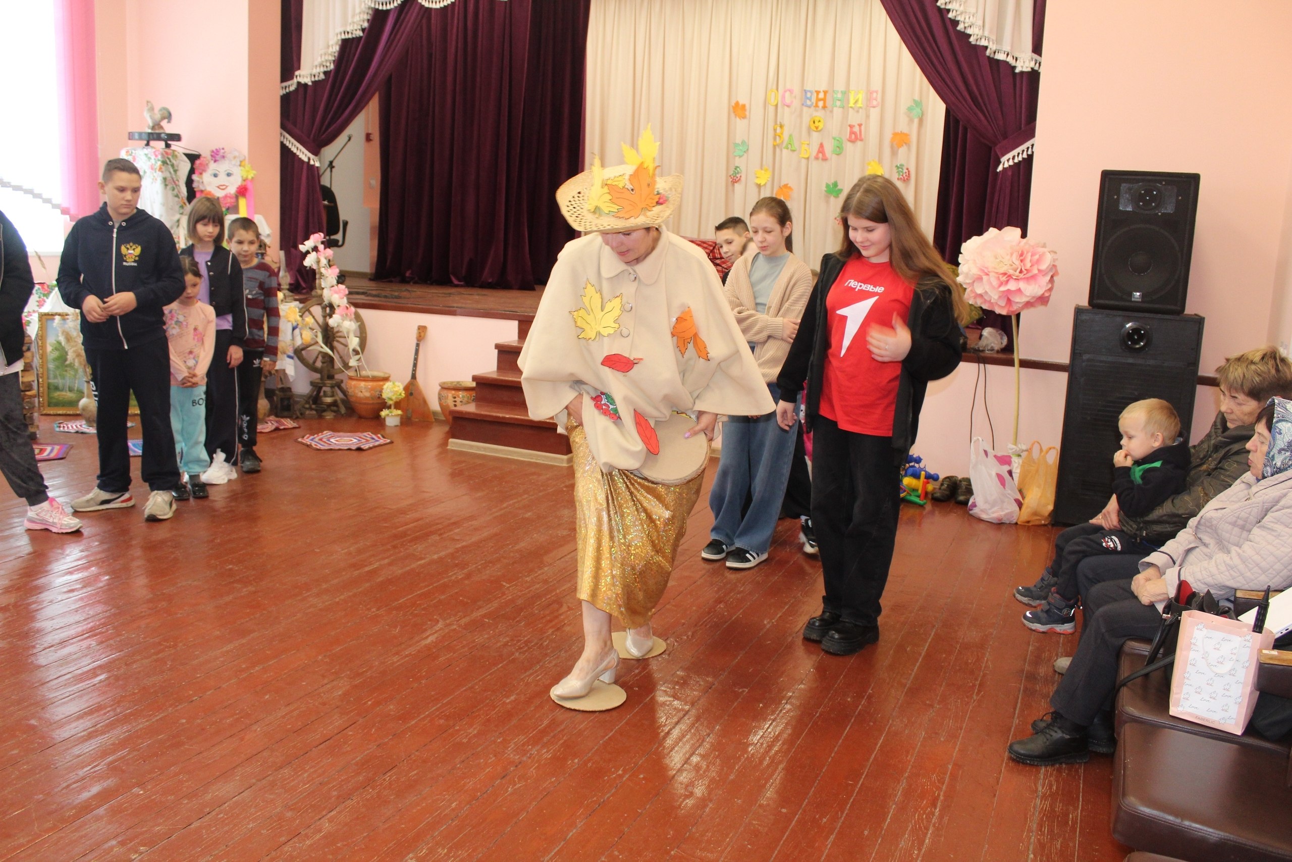 В Котовском ДК прошло праздничное мероприятие "Осенние забавы" В Котовском ДК прошло праздничное мероприятие "Осенние забавы"