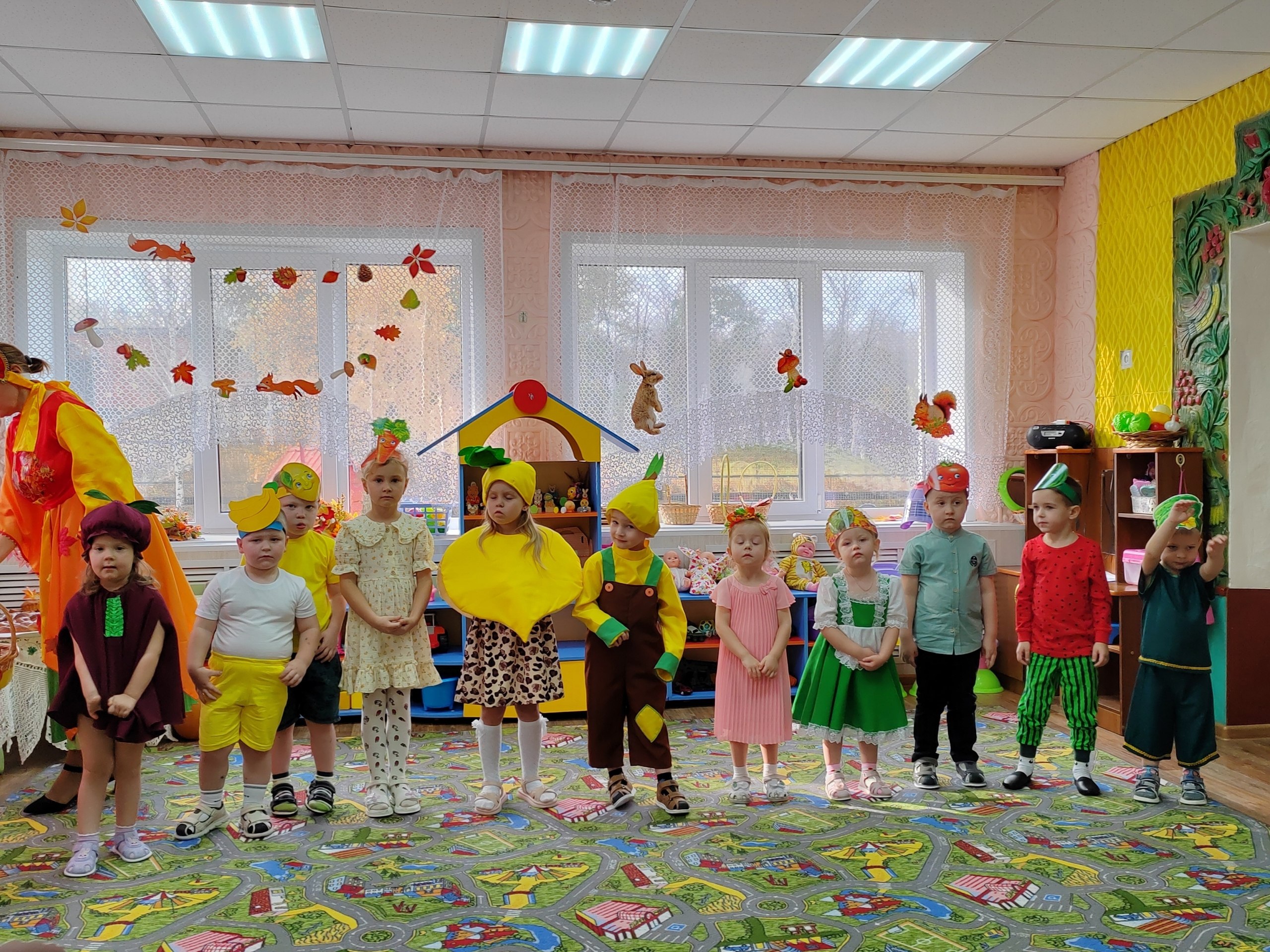 Традиционно, в октябре, в детском саду "Колокольчик" прошёл праздник осени, в котором приняли активное участие дети всех возрастных групп Традиционно, в октябре, в детском саду "Колокольчик" прошёл праздник осени, в котором приняли активное участие дети всех возрастных групп