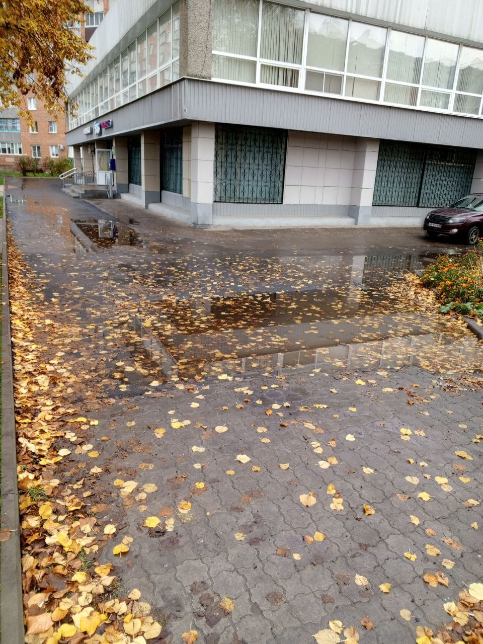 Нам пишут: "Как тут не вспомнить Гоголя и его описание Миргородской лужи Нам пишут: "Как тут не вспомнить Гоголя и его описание Миргородской лужи