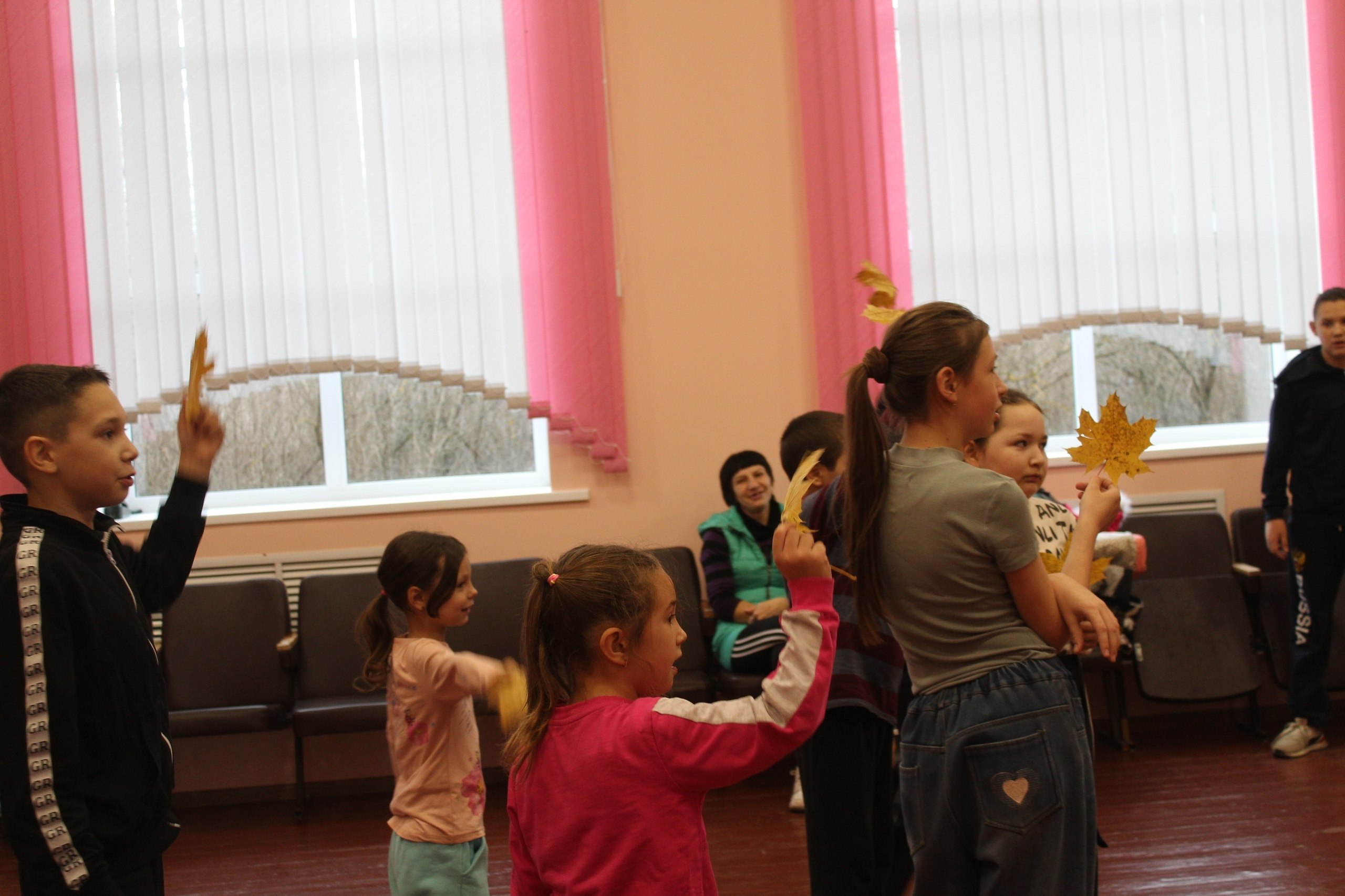 В Котовском ДК прошло праздничное мероприятие "Осенние забавы" В Котовском ДК прошло праздничное мероприятие "Осенние забавы"