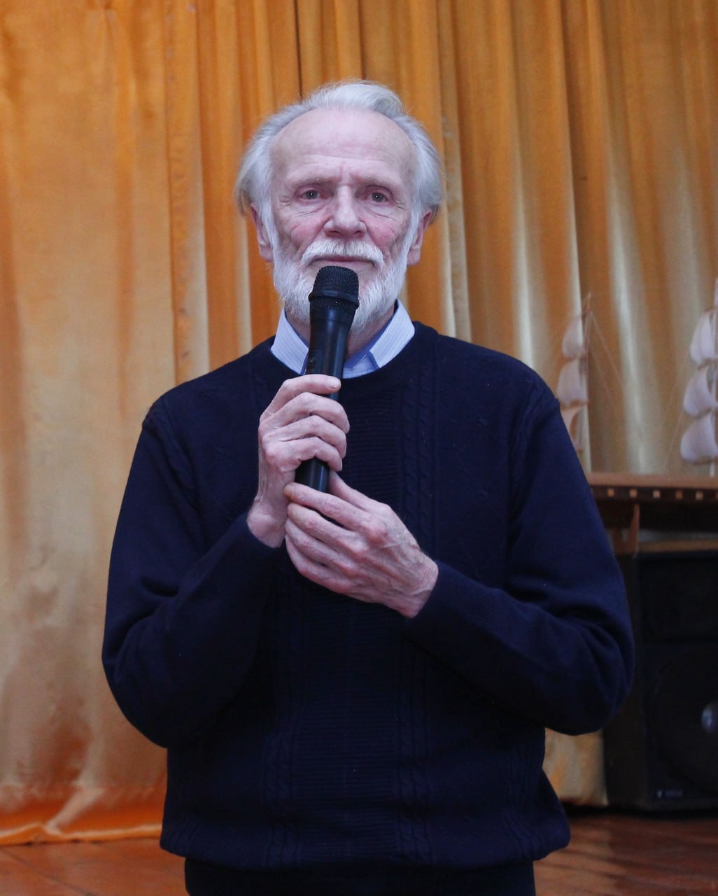 Сегодня Рыльский район простился со своим земляком — ярким, самобытным художником Николаем Петровичем Хистевым Сегодня Рыльский район простился со своим земляком — ярким, самобытным художником Николаем Петровичем Хистевым