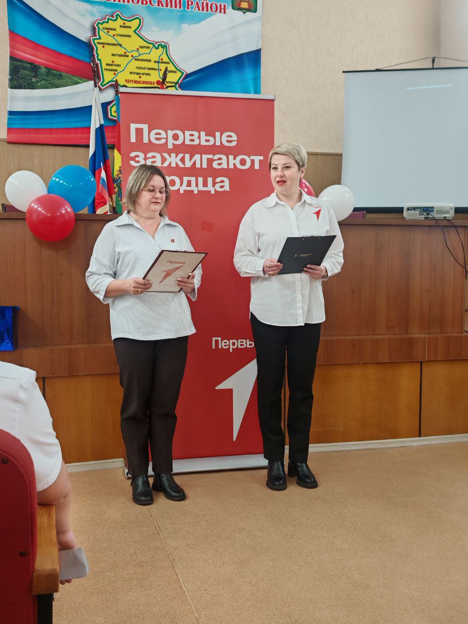 Михаил Игнатов: Сегодня в актовом зале администрации, в преддверии Дня народного единства и в рамках Всероссийской программы «Мы – граждане России!», которую реализует «Движение Первых», состоялось торжественное вручение...