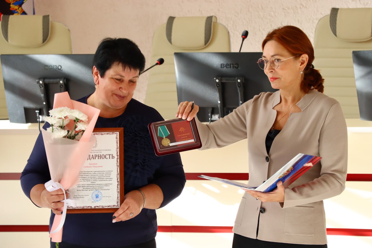 Андрей Белоусов: В Администрации Рыльского района состоялась торжественная церемония вручения благодарственных писем и медалей «За помощь фронту» Андрей Белоусов: В Администрации Рыльского района состоялась торжественная церемония вручения благодарственных писем и медалей «За помощь фронту»