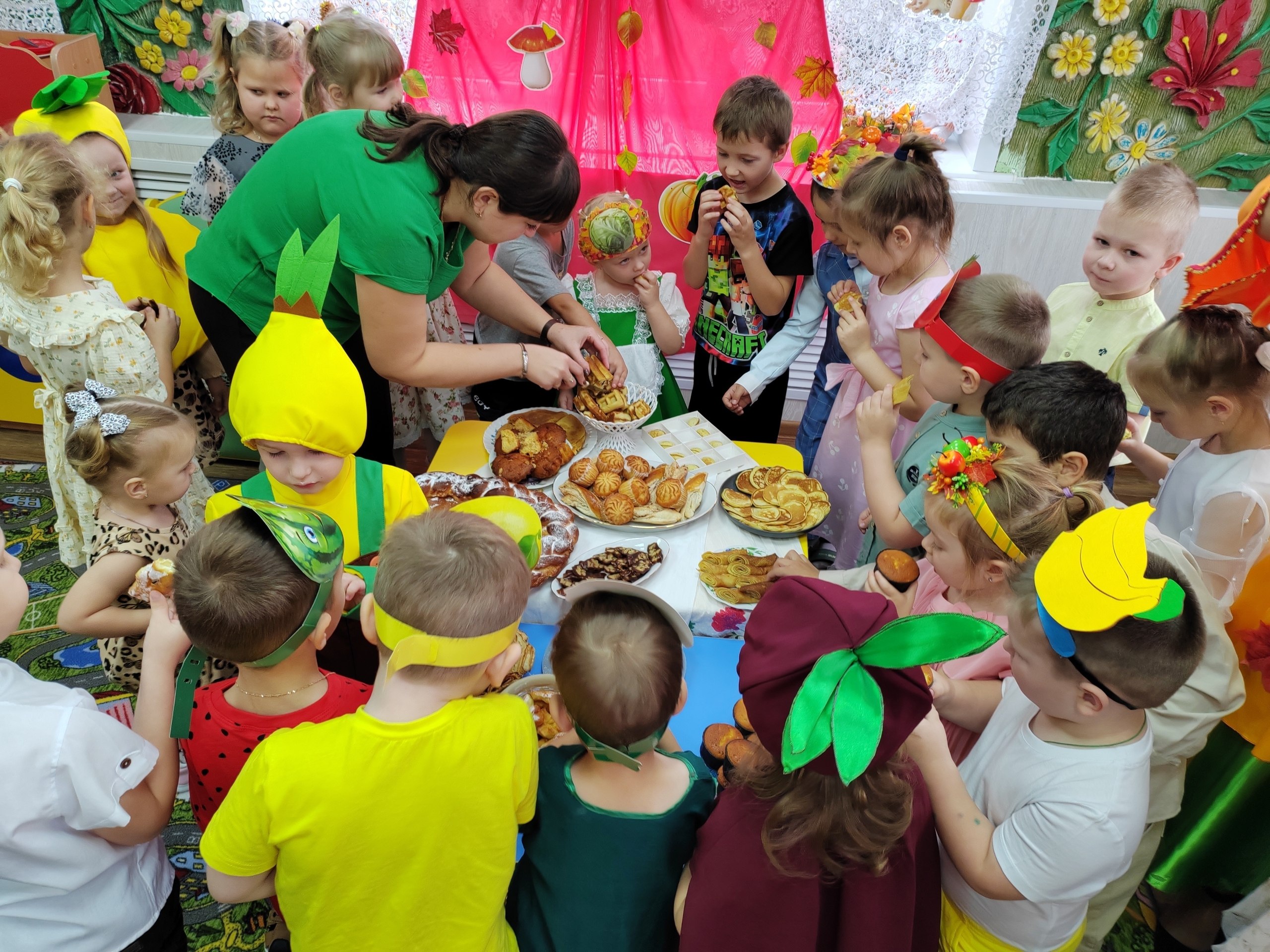 Традиционно, в октябре, в детском саду "Колокольчик" прошёл праздник осени, в котором приняли активное участие дети всех возрастных групп Традиционно, в октябре, в детском саду "Колокольчик" прошёл праздник осени, в котором приняли активное участие дети всех возрастных групп