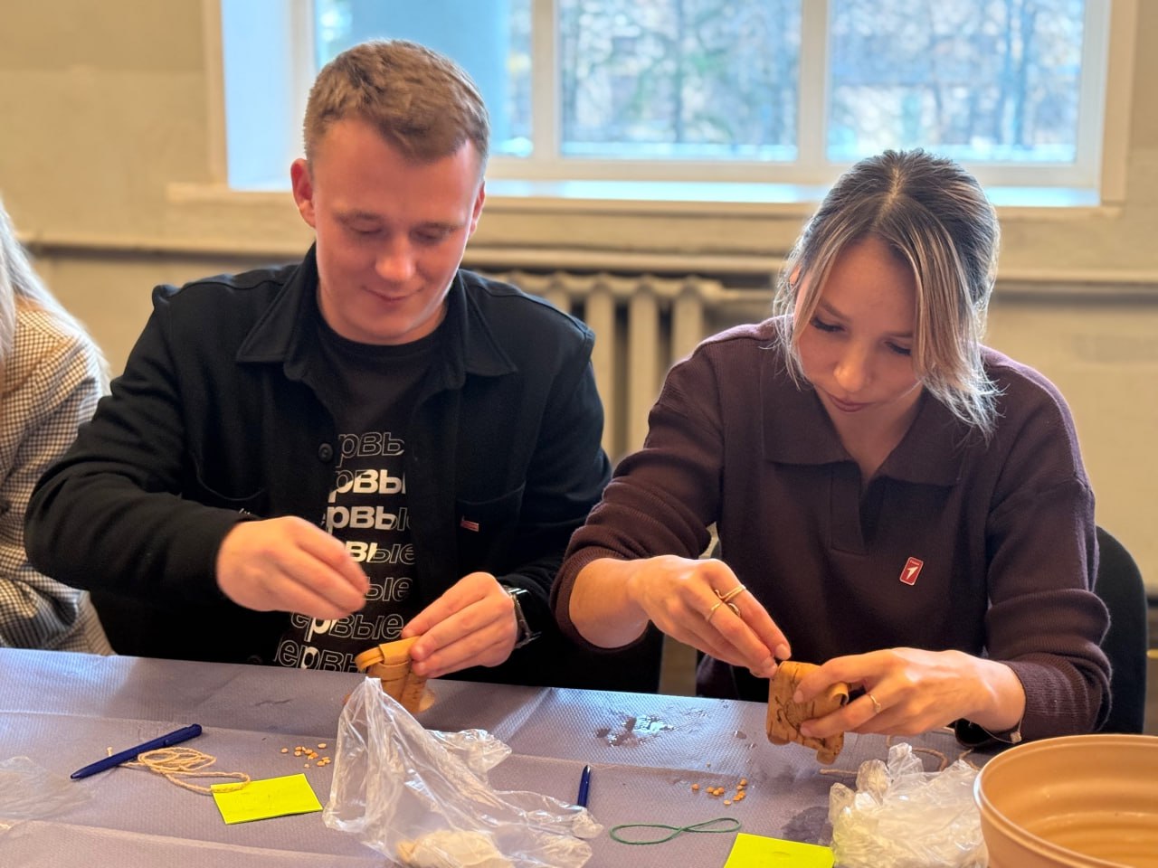 Сергей Черников: А каким ярким было музыкальное сопровождение! В исполнении ансамбля «Отрада», руководитель Татьяна Суворова прозвучала прекрасная песня «Курский край» (слова и музыка Ларисы Фроловой), которая тронула до... Сергей Черников: А каким ярким было музыкальное сопровождение! В исполнении ансамбля «Отрада», руководитель Татьяна Суворова прозвучала прекрасная песня «Курский край» (слова и музыка Ларисы Фроловой), которая тронула до...