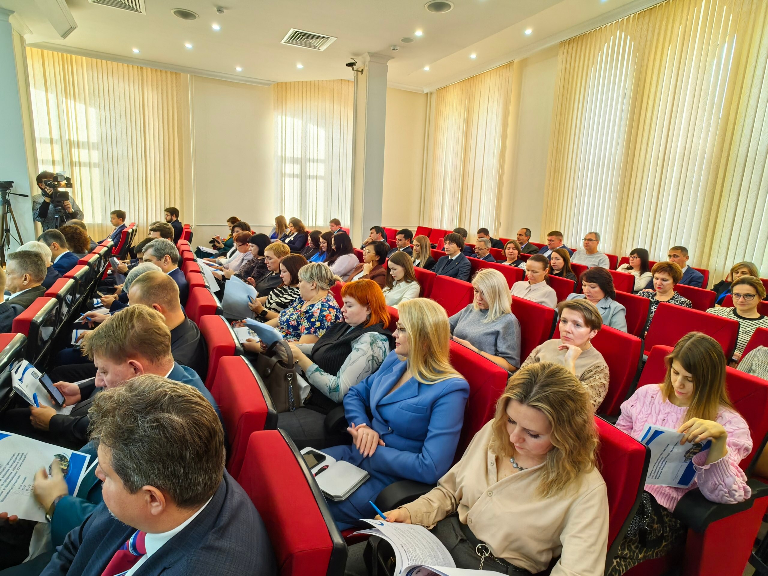 30 октября состоялся визит в Курскую область Рустэма Хабибовича Марданова – начальника ГУ Банка России по Центральному федеральному округу, члена Совета Директоров Банка России, в рамках которого на площадке курского... 30 октября состоялся визит в Курскую область Рустэма Хабибовича Марданова – начальника ГУ Банка России по Центральному федеральному округу, члена Совета Директоров Банка России, в рамках которого на площадке курского...