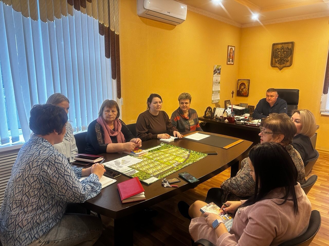 Сегодня, 31 октября 2025 года, в администрации Октябрьского района прошло важное событие – заседание по подготовке к празднованию юбилея района