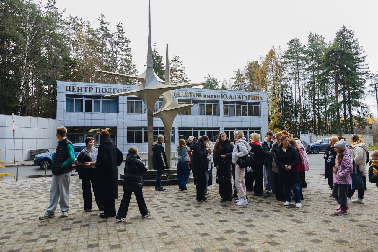 ЛДПР подарила детям из Мариуполя путешествие в мир космоса