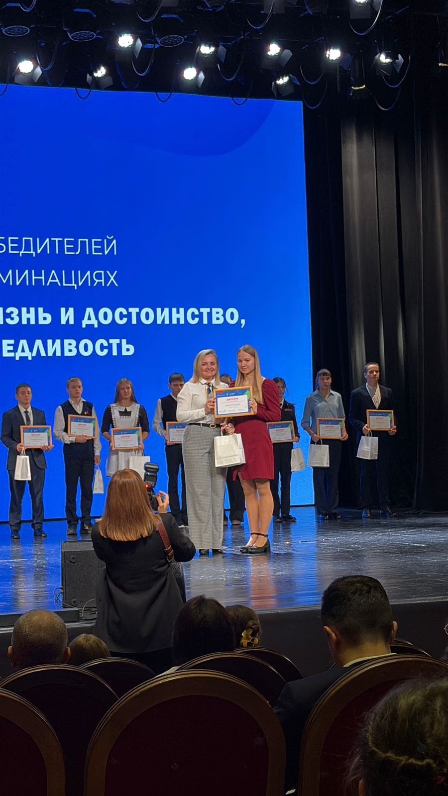 В областном Дворце молодежи прошла церемония награждения победителей Литературного конкурса «Ценности молодежи – ценности России» В областном Дворце молодежи прошла церемония награждения победителей Литературного конкурса «Ценности молодежи – ценности России»