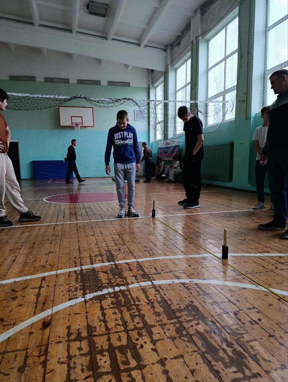 В спортивном зале школы № 1 города Дмитриева прошел Фестиваль Всероссийского физкультурно-спортивного комплекса «Готов к труду и обороне» (ВФСК ГТО), приуроченный ко Дню народного единства под девизом «Мы – вместе!» В спортивном зале школы № 1 города Дмитриева прошел Фестиваль Всероссийского физкультурно-спортивного комплекса «Готов к труду и обороне» (ВФСК ГТО), приуроченный ко Дню народного единства под девизом «Мы – вместе!»