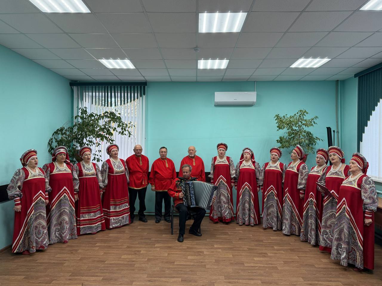 31 октября, в преддверии Дня народного единства, в ОБУСО «Комплексный центр социального обслуживания населения» Пристенского района состоялся праздничный концерт