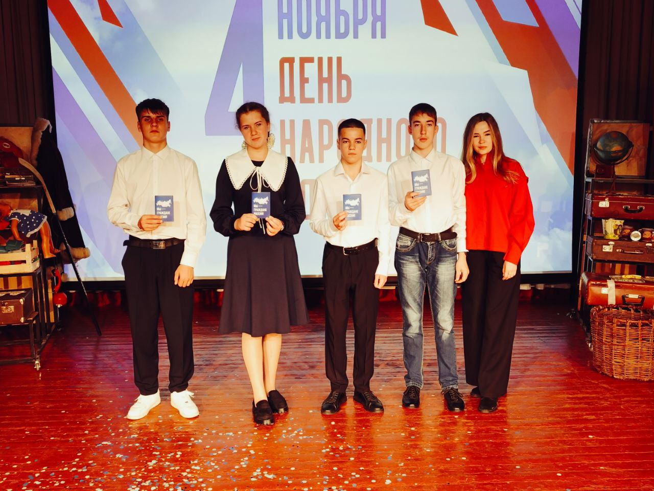 Сергей Цуканов: В преддверии государственного праздника - Дня народного единства в районном Доме народного творчества состоялся праздничный концерт Сергей Цуканов: В преддверии государственного праздника - Дня народного единства в районном Доме народного творчества состоялся праздничный концерт