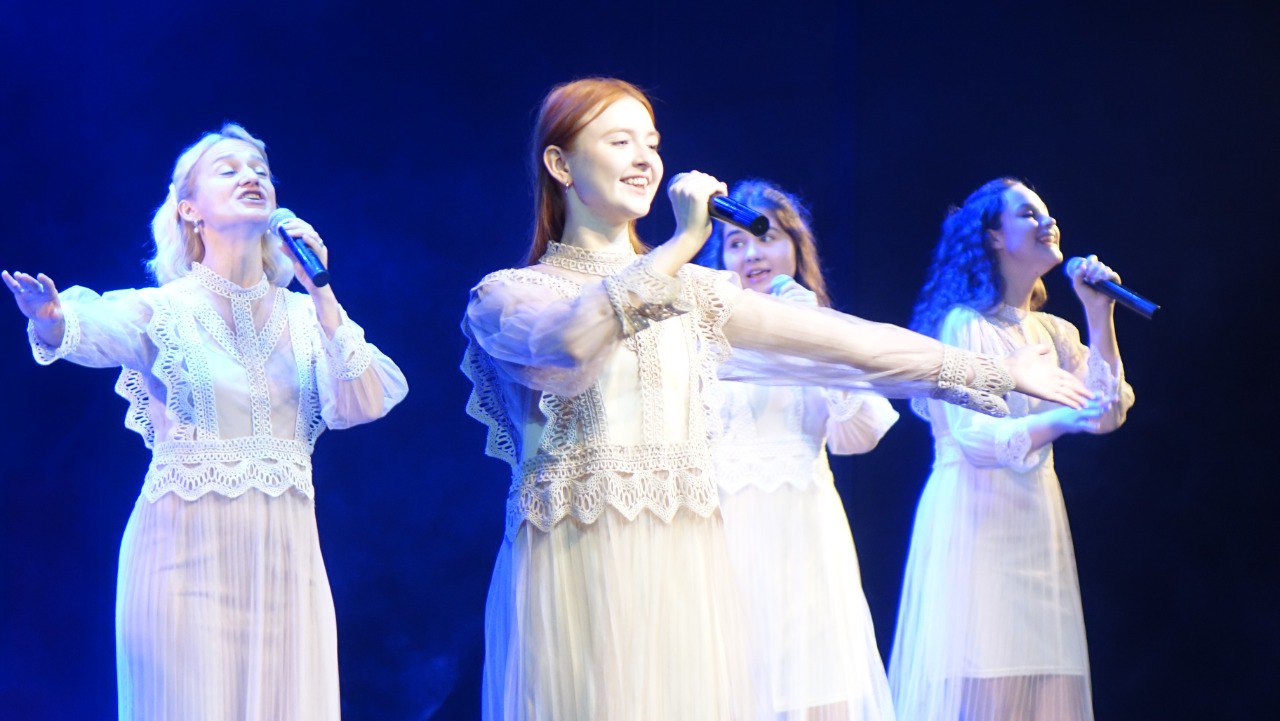 «Широка душа твоя, Россия!» - большой праздничный концерт – замечательный подарок курчатовцам к государственному празднику – Дню народного единства! «Широка душа твоя, Россия!» - большой праздничный концерт – замечательный подарок курчатовцам к государственному празднику – Дню народного единства!