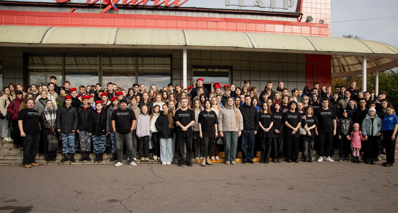 В кинотеатре «Родина» прошла премьера документального фильма «Невернувшиеся» о курянах-участниках специальной военной операции В кинотеатре «Родина» прошла премьера документального фильма «Невернувшиеся» о курянах-участниках специальной военной операции