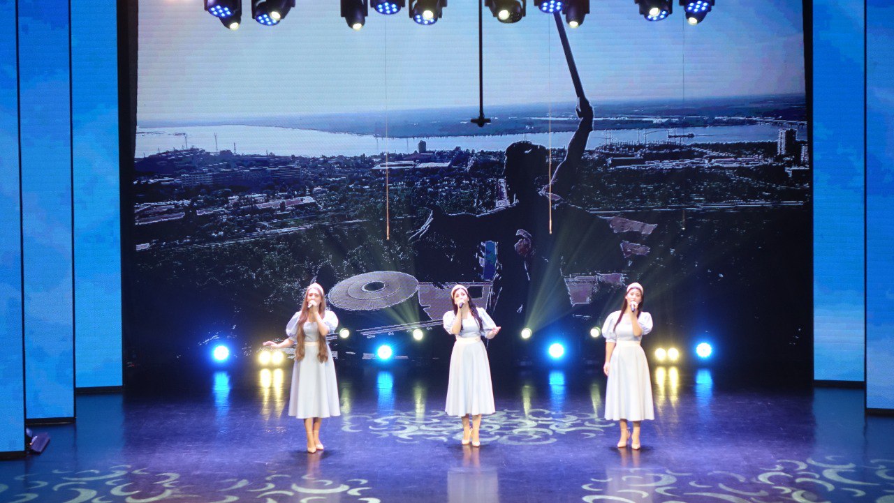 «Широка душа твоя, Россия!» - большой праздничный концерт – замечательный подарок курчатовцам к государственному празднику – Дню народного единства! «Широка душа твоя, Россия!» - большой праздничный концерт – замечательный подарок курчатовцам к государственному празднику – Дню народного единства!