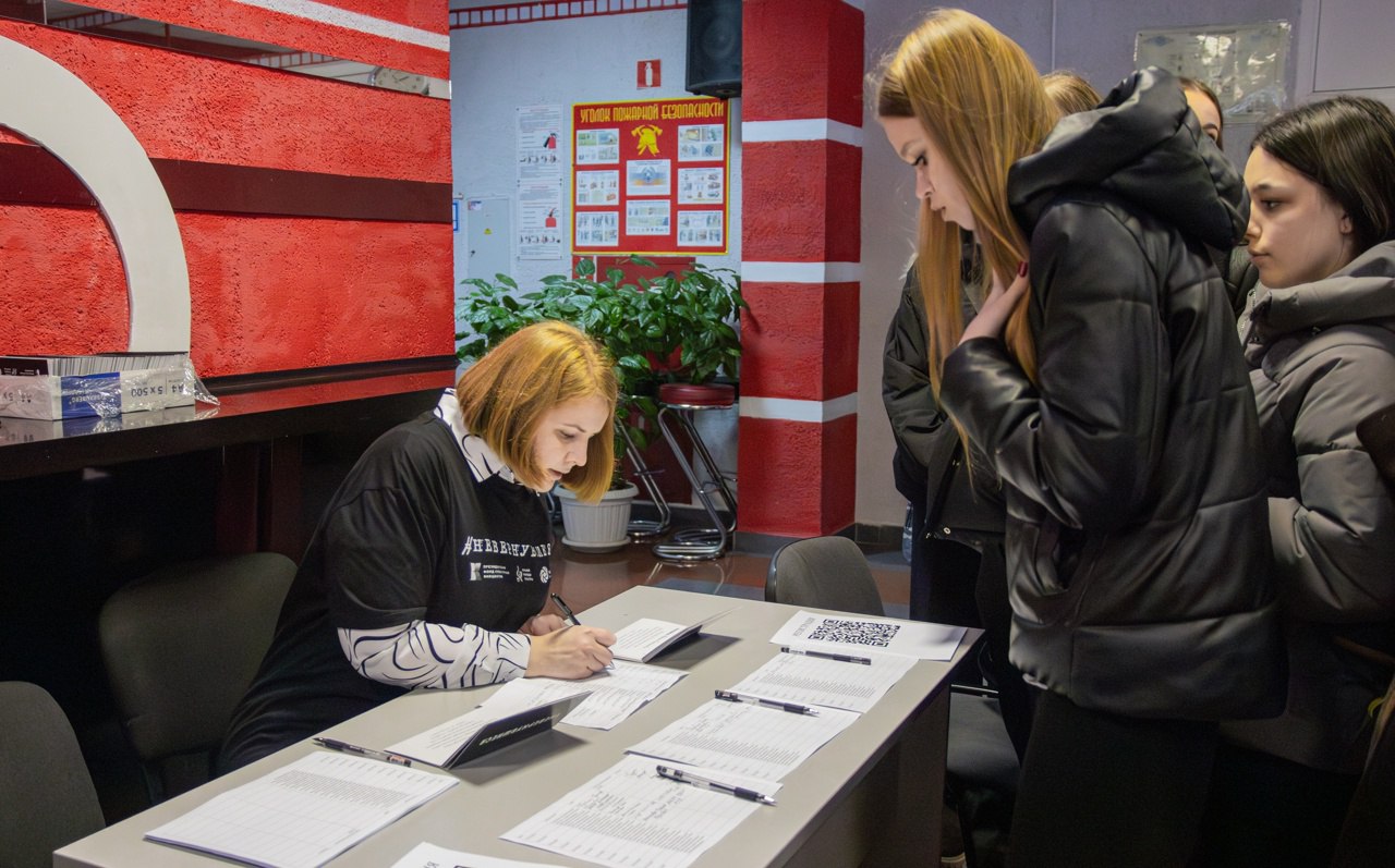 В кинотеатре «Родина» прошла премьера документального фильма «Невернувшиеся» о курянах-участниках специальной военной операции