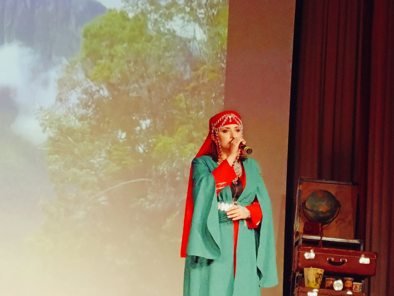 Сергей Цуканов: В преддверии государственного праздника - Дня народного единства в районном Доме народного творчества состоялся праздничный концерт Сергей Цуканов: В преддверии государственного праздника - Дня народного единства в районном Доме народного творчества состоялся праздничный концерт