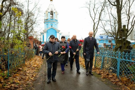 Евгений Маслов: Сегодня  на мемориале «Памяти павших в годы Великой Отечественной войны 1941-1945 гг.» вместе с жителями и коллегами принял участие в памятном митинге, на котором почтили курских ополченцев
