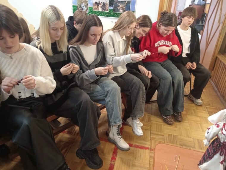 Экскурсия по выставке "У истоков Руси" и интерактивная программа "Мы - славяне" доступны в Курчатовском краеведческом музее для молодёжи от 14 до 22 лет по "Пушкинской карте" Экскурсия по выставке "У истоков Руси" и интерактивная программа "Мы - славяне" доступны в Курчатовском краеведческом музее для молодёжи от 14 до 22 лет по "Пушкинской карте"