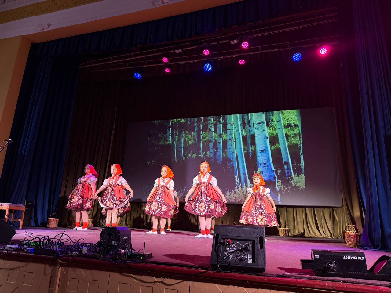 Сергей Черников: Друзья, в преддверии празднования Дня народного единства в городском Доме культуры состоялось большое праздничное мероприятие Сергей Черников: Друзья, в преддверии празднования Дня народного единства в городском Доме культуры состоялось большое праздничное мероприятие