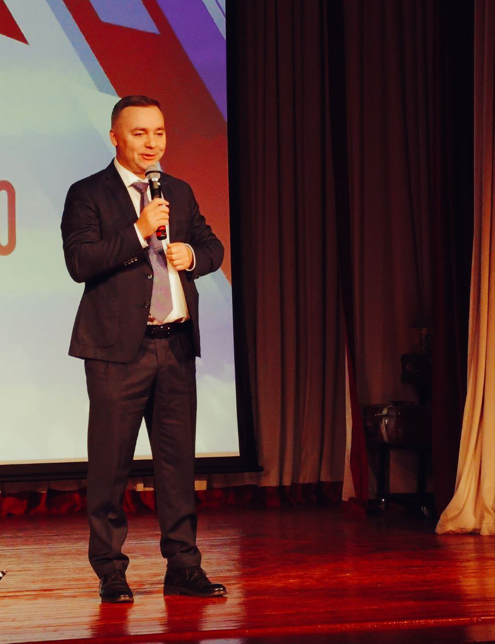 Сергей Цуканов: В преддверии государственного праздника - Дня народного единства в районном Доме народного творчества состоялся праздничный концерт Сергей Цуканов: В преддверии государственного праздника - Дня народного единства в районном Доме народного творчества состоялся праздничный концерт