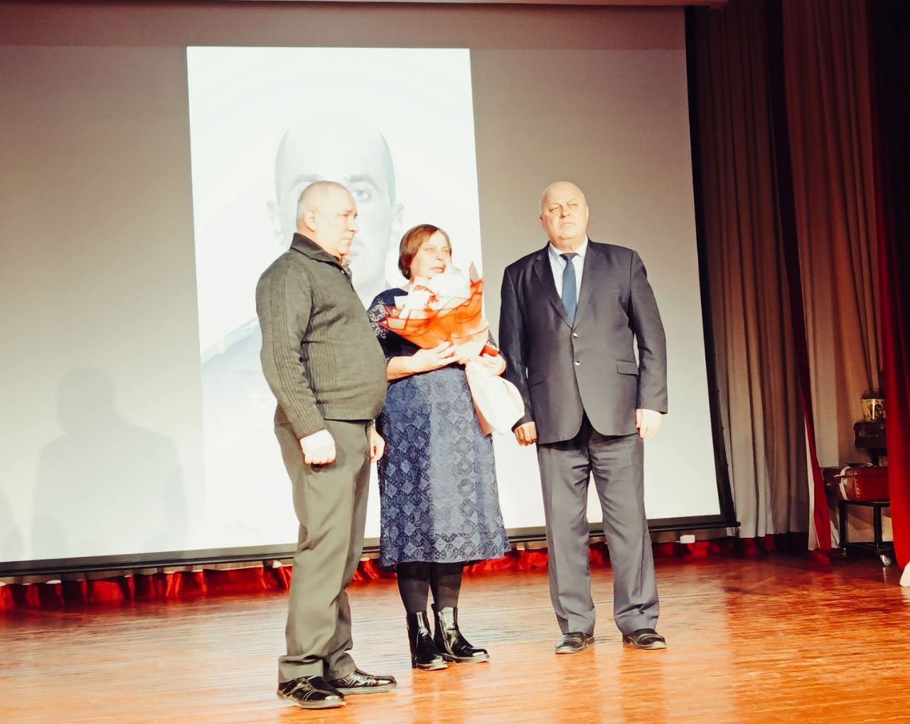 Сергей Цуканов: В преддверии государственного праздника - Дня народного единства в районном Доме народного творчества состоялся праздничный концерт Сергей Цуканов: В преддверии государственного праздника - Дня народного единства в районном Доме народного творчества состоялся праздничный концерт