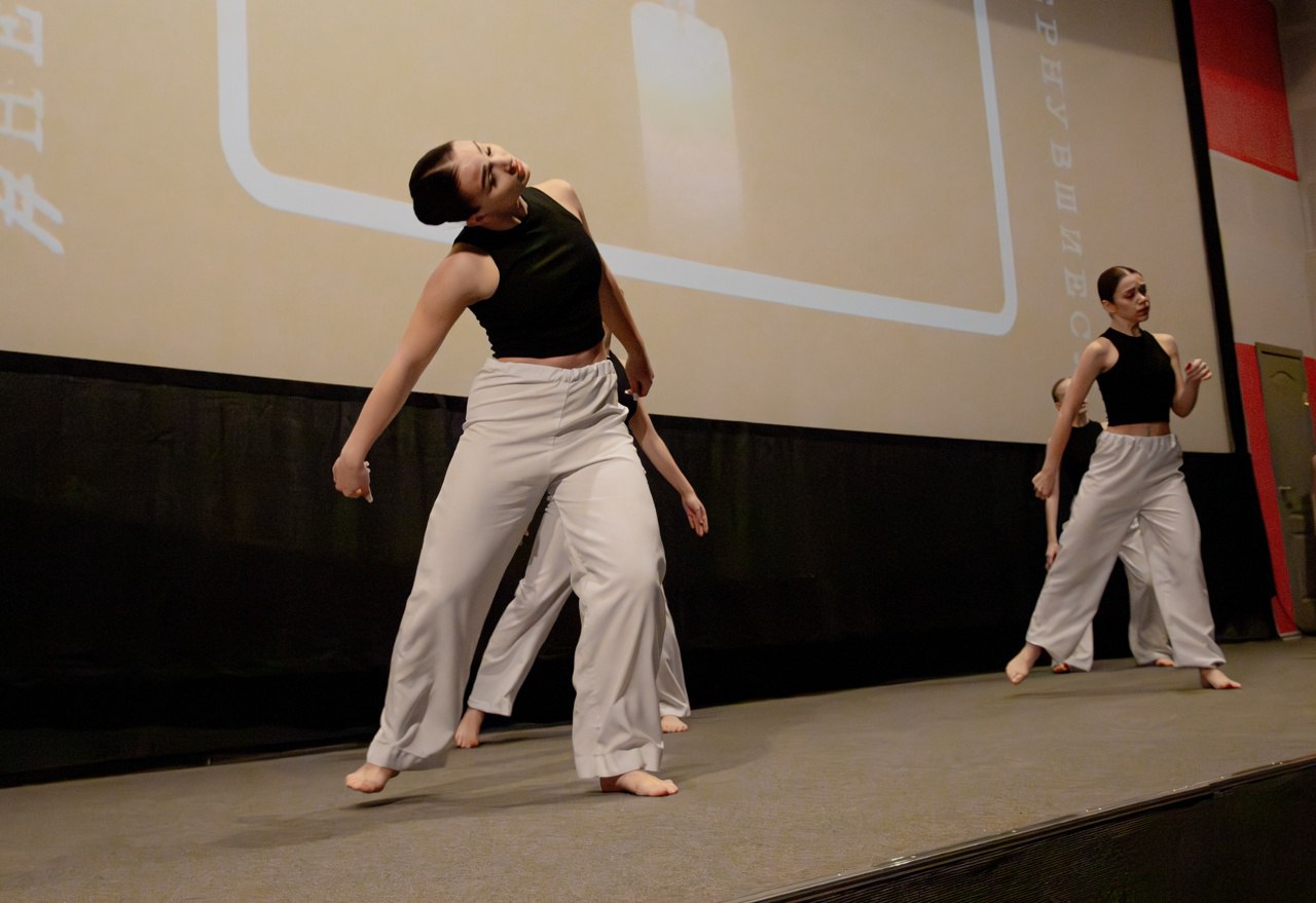 В кинотеатре «Родина» прошла премьера документального фильма «Невернувшиеся» о курянах-участниках специальной военной операции В кинотеатре «Родина» прошла премьера документального фильма «Невернувшиеся» о курянах-участниках специальной военной операции