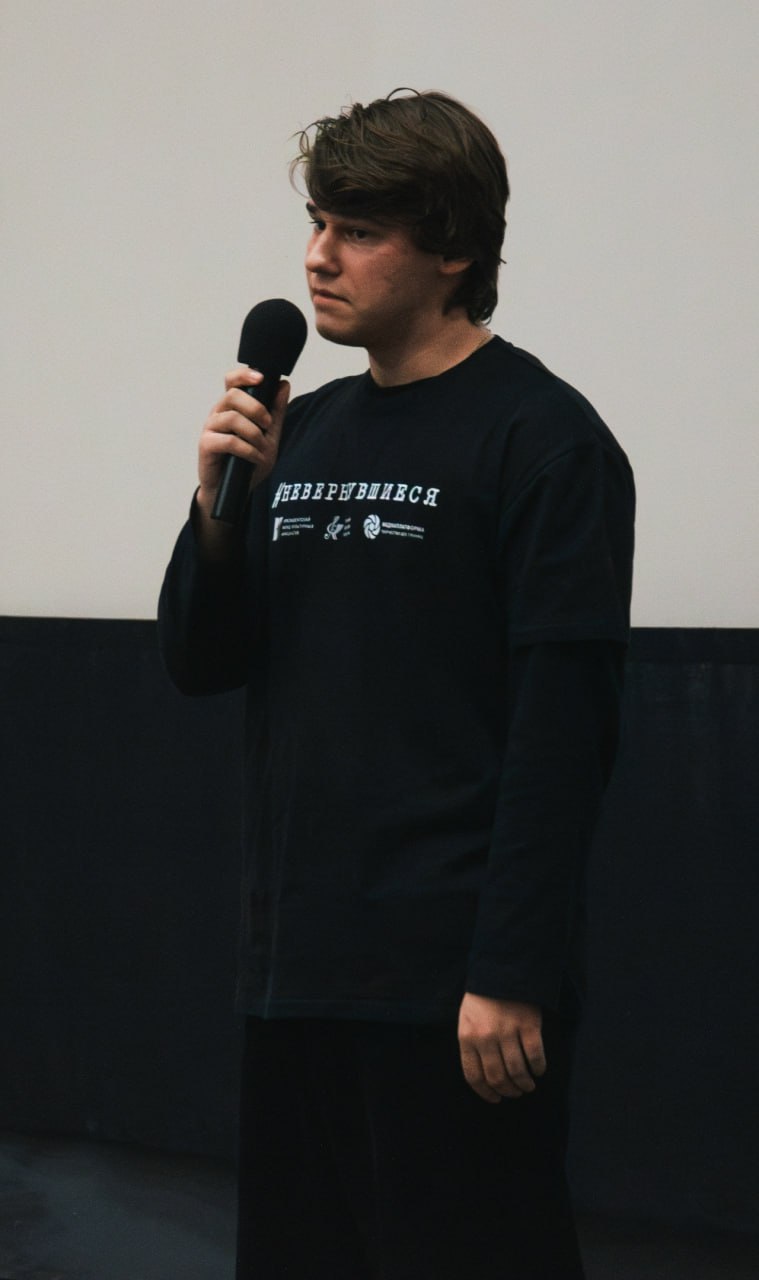 В кинотеатре «Родина» прошла премьера документального фильма «Невернувшиеся» о курянах-участниках специальной военной операции В кинотеатре «Родина» прошла премьера документального фильма «Невернувшиеся» о курянах-участниках специальной военной операции