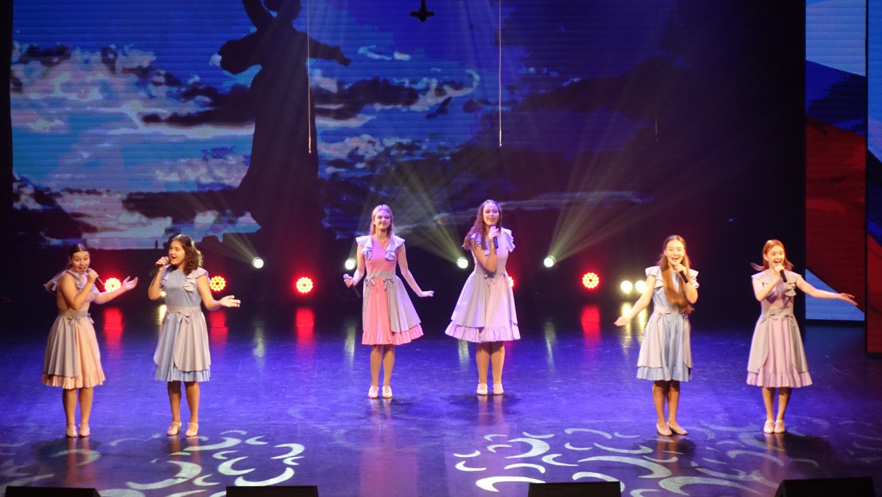 «Широка душа твоя, Россия!» - большой праздничный концерт – замечательный подарок курчатовцам к государственному празднику – Дню народного единства! «Широка душа твоя, Россия!» - большой праздничный концерт – замечательный подарок курчатовцам к государственному празднику – Дню народного единства!