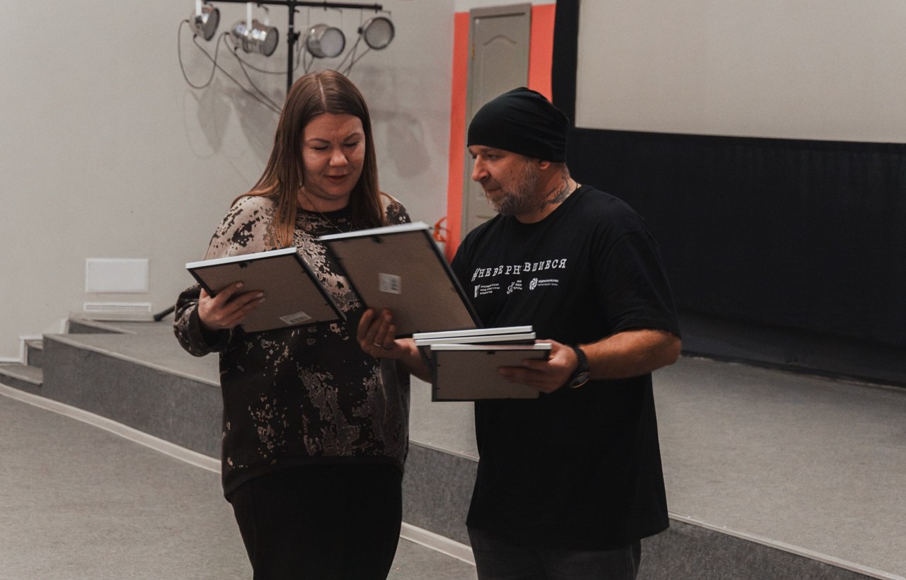 В кинотеатре «Родина» прошла премьера документального фильма «Невернувшиеся» о курянах-участниках специальной военной операции В кинотеатре «Родина» прошла премьера документального фильма «Невернувшиеся» о курянах-участниках специальной военной операции